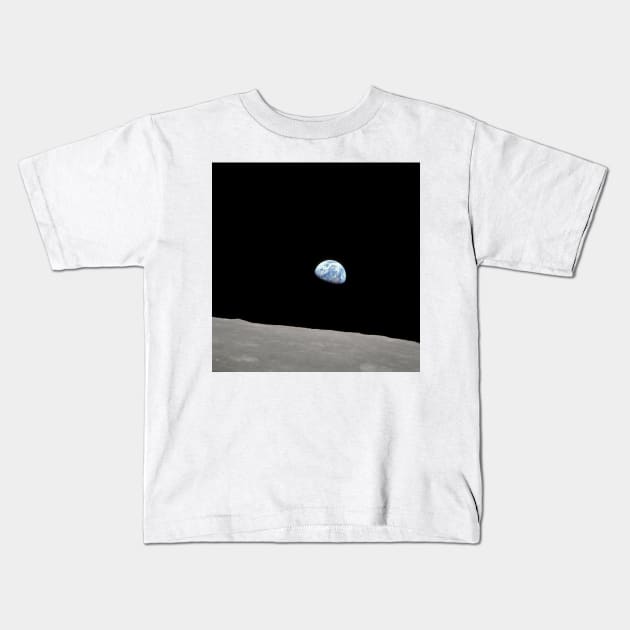 Earthrise over Moon, Apollo 8 (S380/0337) Kids T-Shirt by SciencePhoto